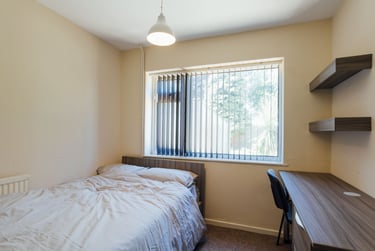 6 bed house, Holywell Drive, City Centre, Loughborough, LE113JX - Image 4