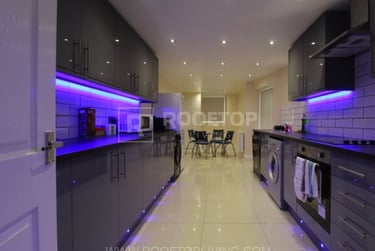 4 bed house, Regent Park Avenue, Rampart Road, Leeds, LS62AU - Image 2