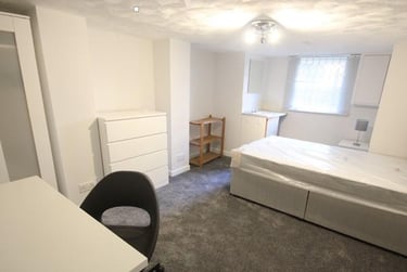 6 bed house, Manor Drive, Hyde Park, Leeds, LS61DE - Image 6