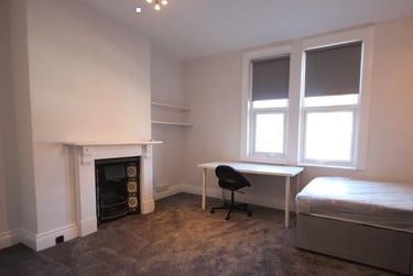 6 bed house, Manor Drive, Hyde Park, Leeds, LS61DE - Image 4