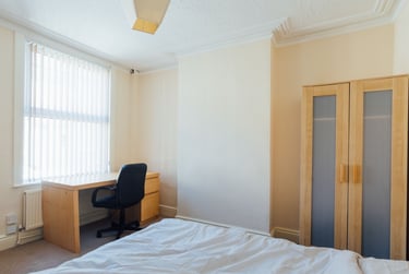 4 bed house, Paget Street, City Centre, Loughborough, LE115DU - Image 1