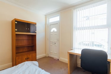 4 bed house, Paget Street, City Centre, Loughborough, LE115DU - Image 3