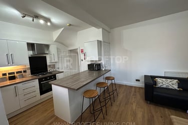 4 bed house, Quarry Street, Rampart Road, Leeds, LS62JU - Image 1