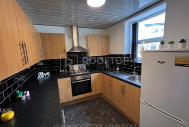 4 bed house, Woodhouse Lane, Woodhouse, Leeds, LS29DX - Image 2