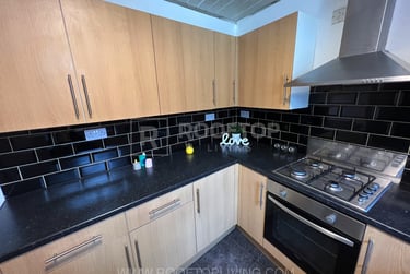 4 bed house, Woodhouse Lane, Woodhouse, Leeds, LS29DX - Image 12
