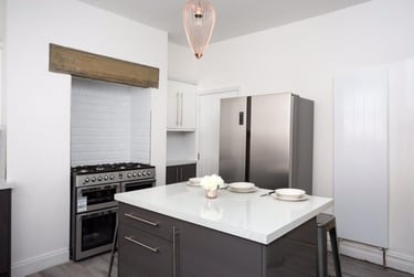 6 bed house, Burchett Grove, Rampart Road, Leeds, LS62JA - Image 2