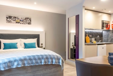 Elegance Apartment at Iconinc, Gravity, Beaumont Fee, City Centre, Lincoln, LN11UH - Image 1