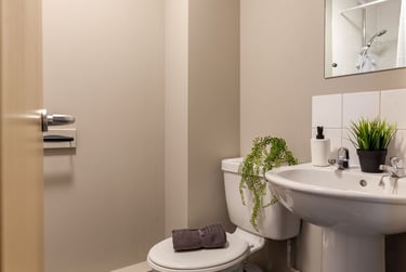 Classic Ensuite at Filbert Village, Linker Road, City Centre, Leicester, LE27FF - Image 5
