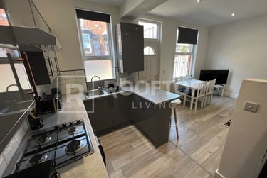 2 bed house, Thornville Avenue, Hyde Park, Leeds, LS61JS - Image 1
