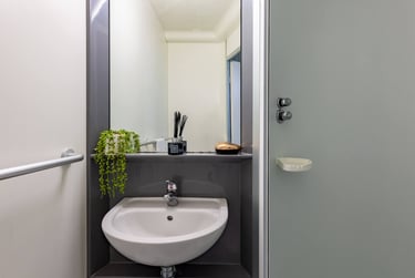 Premium Ensuite at Kendrick Hall, 4 Crown Place, City Centre, Reading, RG15AE - Image 8