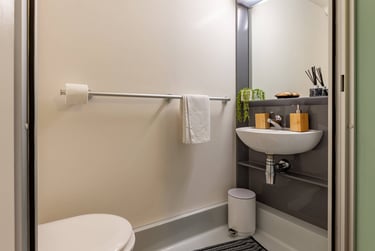 Premium Plus Ensuite at Kendrick Hall, 4 Crown Place, City Centre, Reading, RG15AE - Image 6