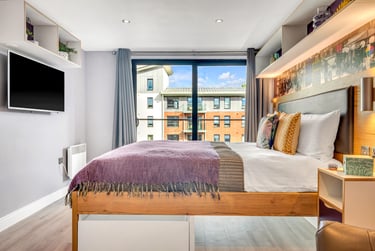 Elegance Apartment at Iconinc, The Glassworks, Cardigan Road, Burley, Leeds, LS61LF - Image 1