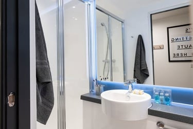 Bronze En Suite - Image 2