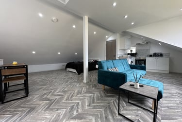 1 bed house, Queens Road, Hyde Park, Leeds, LS61HU - Image 1