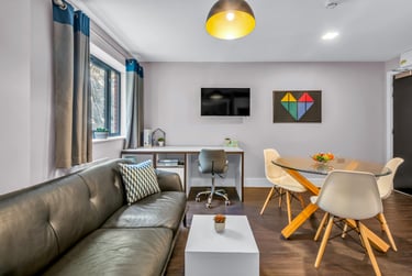 Grande Apartment at Iconinc, The Edge, Westfield Road, Burley, Leeds, LS31DH - Image 2