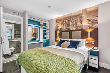 Grande Apartment at Iconinc, The Edge, Westfield Road, Burley, Leeds, LS31DH - Image 1