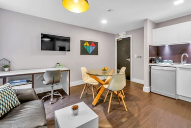 Grande Apartment at Iconinc, The Edge, Westfield Road, Burley, Leeds, LS31DH - Image 3