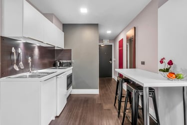 Elegance Apartment at Iconinc, The Edge, Westfield Road, Burley, Leeds, LS31DH - Image 3