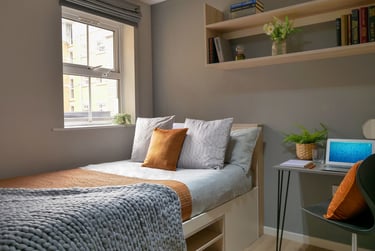 Classic 3 Bed Apartment at Emily Davies, Western Esplanade, Portswood, Southampton, SO152PU - Image 2