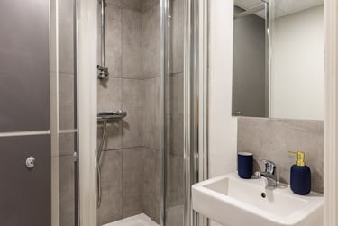 Luxury Studio at Allen Court, 1 Cromwell Range, Fallowfield, Manchester, M146FQ - Image 11