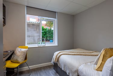 Deluxe Ensuite at Allen Court, 1 Cromwell Range, Fallowfield, Manchester, M146FQ - Image 2