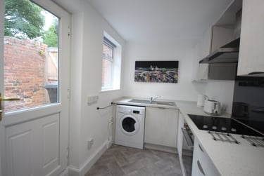 4 bed house, Grays Terrace (L), Western Hill, Durham, DH14AU - Image 2