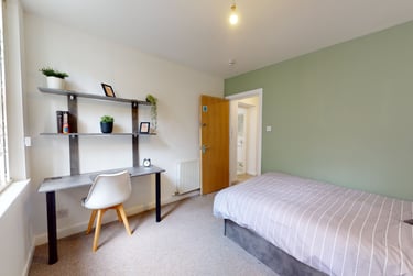 4 bed house, Moorland Avenue, Hyde Park, Leeds, LS61AP - Image 1