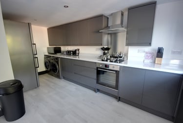 6 bed house, Belle Vue Terrace, Gilesgate, Durham, DH12HR - Image 1