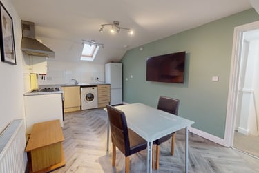 2 bed house, Egerton Road, Fallowfield, Manchester, M146YB - Image 2