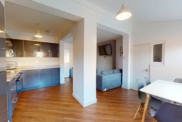 4 bed house, Ryde Avenue, Newland, Hull, HU51QA - Image 1