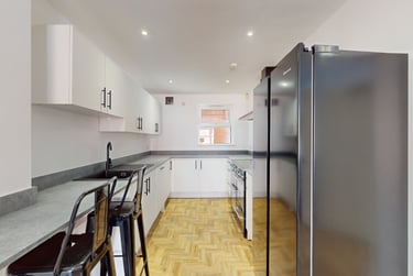 6 bed house, Lenton Boulevard, Lenton, Nottingham, NG72ET - Image 1