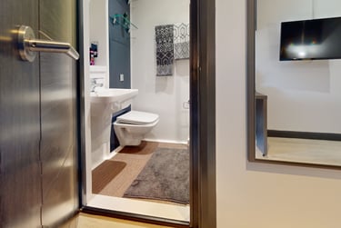 Deluxe Studio at The Residence, St Columbas Close, City Centre, Coventry, CV14BX - Image 4