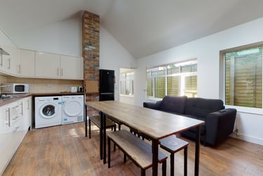 8 bed house, Meadow Lane, City Centre, Loughborough, LE111JY - Image 1