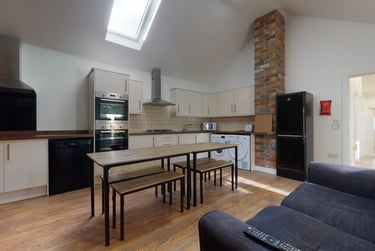 8 bed house, Meadow Lane, City Centre, Loughborough, LE111JY - Image 2