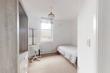 1 bed house, The Grove, Lenton, Nottingham, NG71HA - Image 2