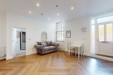 1 bed house, Castle Boulevard, Lenton, Nottingham, NG71HA - Image 1