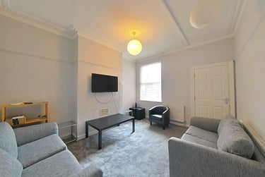 5 bed house, Herrick Road, City Centre, Loughborough, LE112BU - Image 1