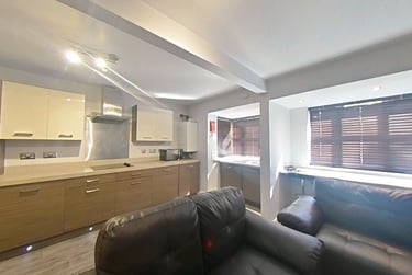 6 bed house, Packe Street, City Centre, Loughborough, LE113EZ - Image 1