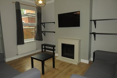 6 bed house, William Street, City Centre, Loughborough, LE113BX - Image 2