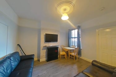 5 bed house, Storer Road, City Centre, Loughborough, LE115EH - Image 1