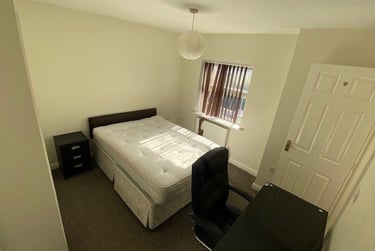 5 bed house, Goods Yard Close, City Centre, Loughborough, LE115EB - Image 3