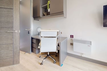 Premium 2 Bed Apartment - Image 3