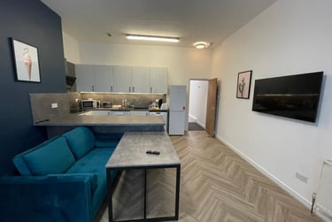 4 bed house, Moorland Avenue, Hyde Park, Leeds, LS61AP - Image 1