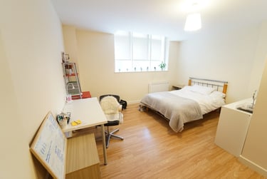 Gold Ensuite - Image 1