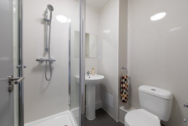 Silver Ensuite at MSV South, 357a Great Western Street, Fallowfield, Manchester, M144AH - Image 3