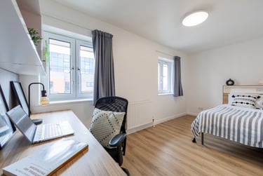 Gold Ensuite at MSV South, 357a Great Western Street, Fallowfield, Manchester, M144AH - Image 1