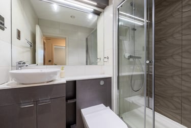 Gold One Bed Apartment - Image 6