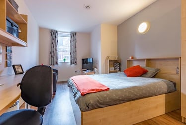 Classic 5 Bed Ensuite Accessible at The Pinnacles, Broad Street, City Centre, Sheffield, S25AR - Image 1