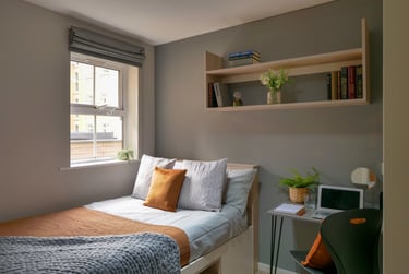 Classic 2 Bed Apartment at Emily Davies, Western Esplanade, Portswood, Southampton, SO152PU - Image 1