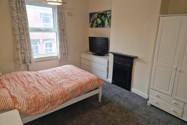 2 bed house, Harold Mount, Burley, Leeds, LS61PW - Image 2